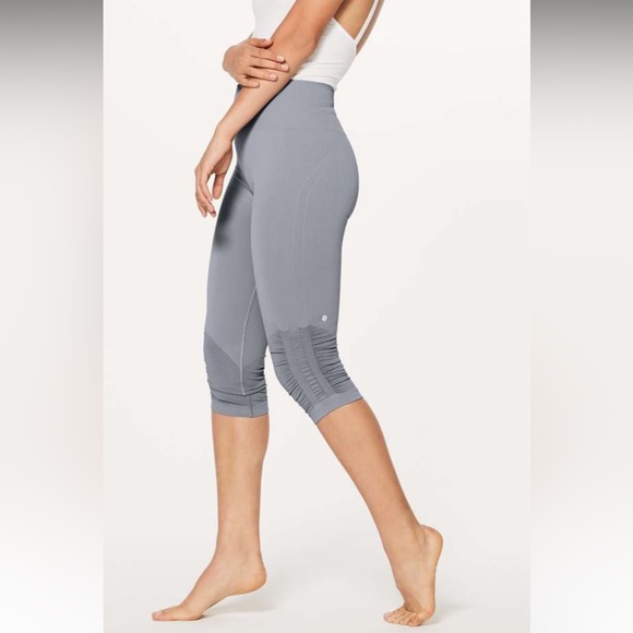 Lululemon Awakening Crop sz 6 - Picture 2 of 11